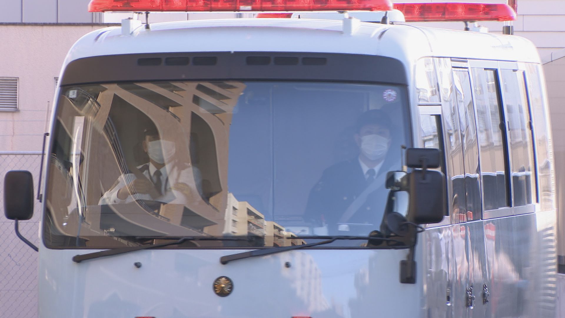 住人の男女2人を狙って放火したか　男女3人が死亡のアパート火災　3人の知人だった男（61）を送検