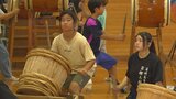 「あしたは上手に叩けるようにします」 小学生に太鼓部の高校生が指導 小学生はあす祭りで演奏 山梨・笛吹市|TBS NEWS DIG