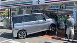 コンビニに乗用車突っ込む【画像あり】ブレーキとアクセルの操作誤ったか…69歳女性運転…出入り口付近のガラス2枚割れる…長野市内の店舗、運転女性と客や従業員にけがなし | SBC NEWS | 長野のニュース | SBC信越放送