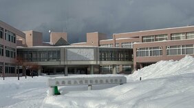 除雪作業中の男性職員、除雪機に手を巻き込まれ指切断　詰まった雪を取り除こうとしたか　札幌国際情報高校|TBS NEWS DIG