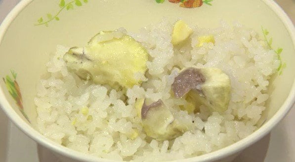 うらやましい！小布施町の給食は「栗ご飯」　今年は豊作！地元の特産をたっぷり60キロ使用　準備にあたったのは「皮むきボランティア」40人余が3時間かけ作業　長野　|　SBC NEWS | 長野のニュース | SBC信越放送