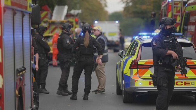 【速報】ユダヤ教の礼拝所付近で通行人に車突っ込む 4人けが「男性が刺された」の通報も 容疑者とみられる男は射殺されたか　イギリス・マンチェスター|TBS NEWS DIG