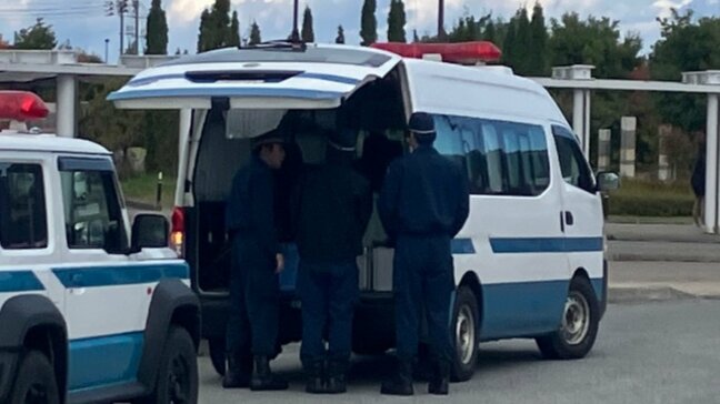 JR新青森駅に到着した新幹線「はやぶさ」に不審物の可能性がある袋　警察が現場に出動して物体についての確認進める|TBS NEWS DIG