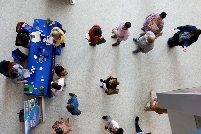 米雇用統計、４カ月連続で低調な伸び続く見通し－利下げ観測後押しへ