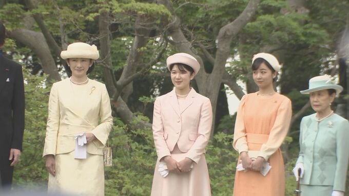 天皇皇后両陛下主催の「秋の園遊会」　長女・愛子さまら10人の皇族が出席|TBS NEWS DIG