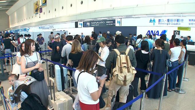 台風が過ぎて…運航再開の那覇空港　利用者で混み合う　直行便あきらめる利用者も|TBS NEWS DIG