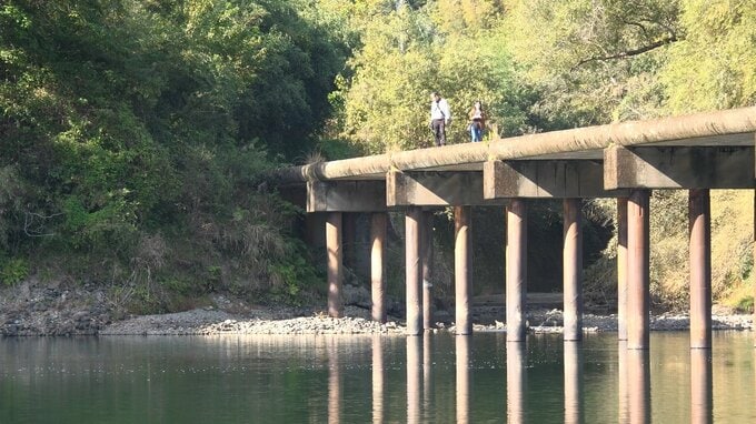 軽乗用車1台が高さ約5メートルの橋から川へ転落　運転していた79歳男性が死亡【高知・四万十市】　|　高知のニュース・天気｜KUTV NEWS | KUTVテレビ高知