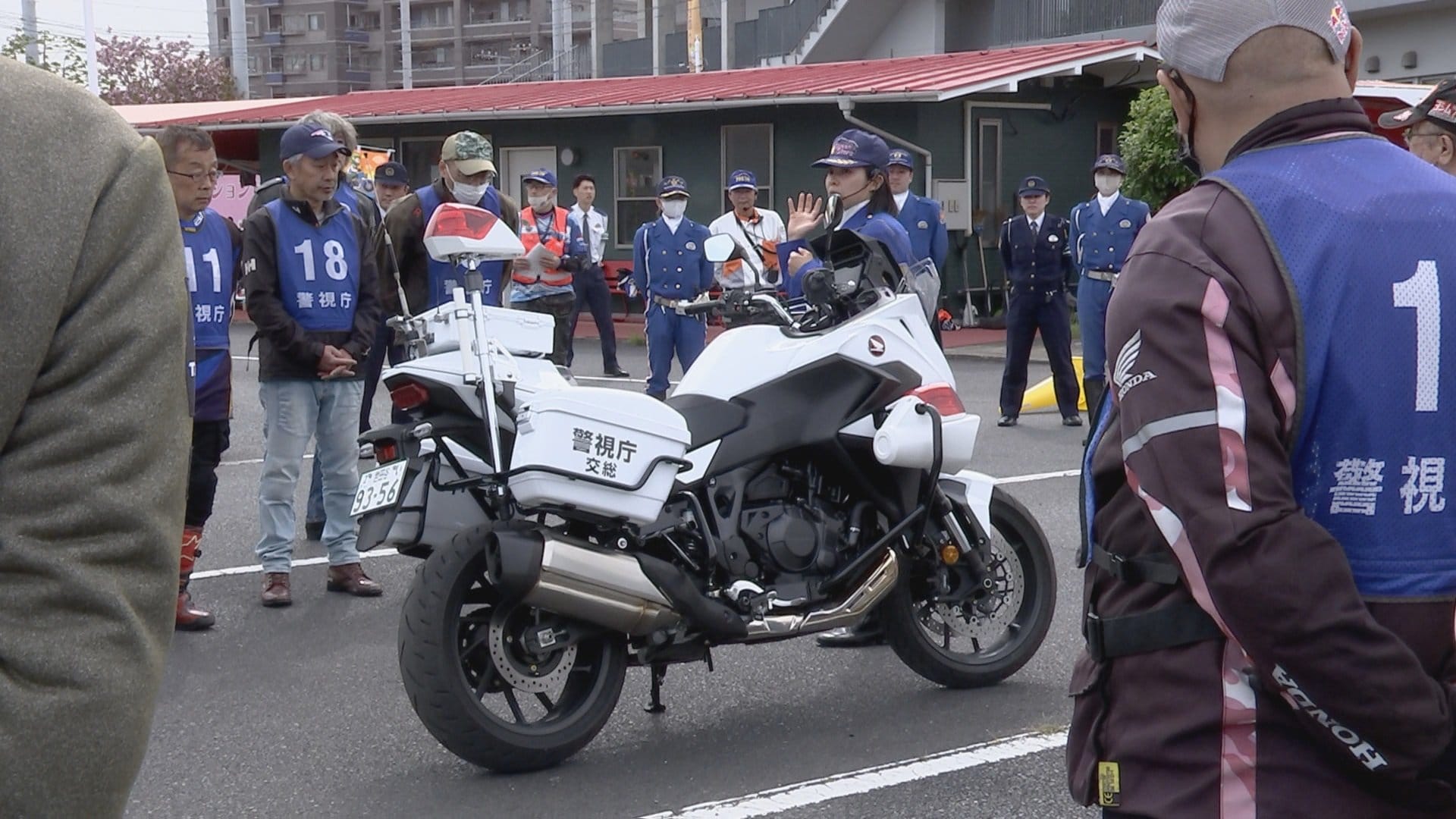 白バイ隊が“プロの技術”指導 東京・大田区で「バイク教室」 警視庁蒲田