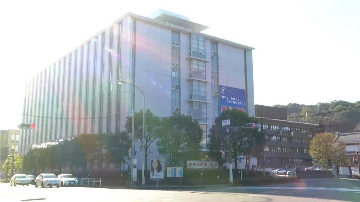 足元に落ちたスマホ拾おうと赤信号見落とし衝突…車置き逃走した男（26）に有罪判決　鹿児島地裁「過失大きく危険」