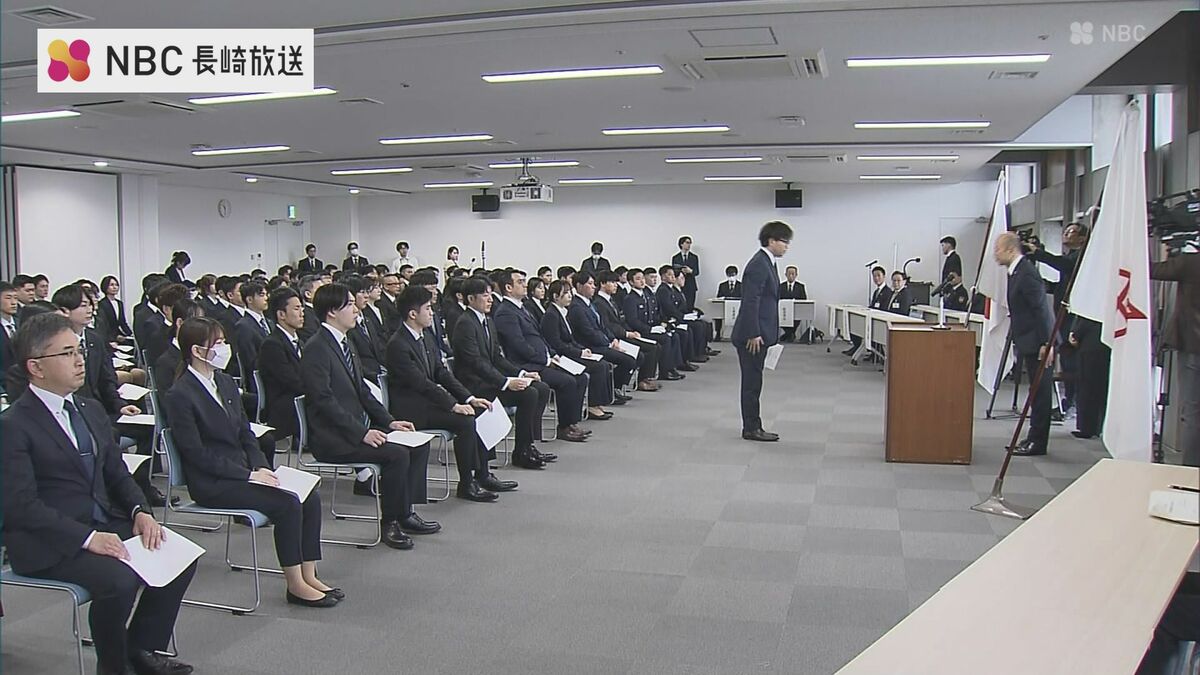 市民から頼られる存在に」桜雨の門出18歳〜48歳の120人が入庁 長崎市