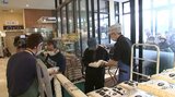 いわて生協全店舗で備蓄米の販売始まる 開店前に200人ほどの列 岩手・滝沢市|TBS NEWS DIG