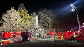 【速報】東京・青梅市で草木など燃える火事　焼失面積は約2000平方メートル　約1時間半後に「鎮圧」も鎮火のめど立たず　午前1時半現在|TBS NEWS DIG