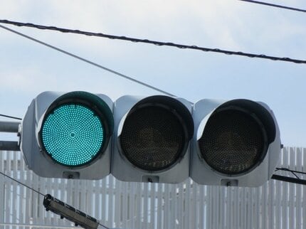 信号機なのに「青黄赤」じゃない！？ 実は奥深い、レア信号機の世界