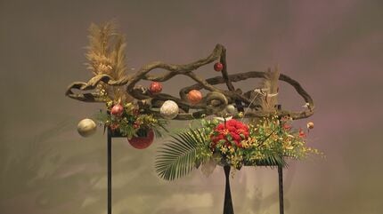 子どもから100歳まで 豪華絢爛な生け花作品約120点を展示 形式に 