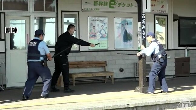 駅ホームで暴れる「刃物持った不審者」想定した対応訓練に駅員・警察など26人参加　青森県内で2026年開催の「国民スポーツ大会」を前に　むつ市|TBS NEWS DIG