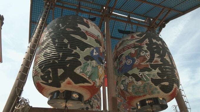 巨大な12張の提灯が夜空を彩る「三河一色大提灯まつり」始まる 愛知・西尾市の諏訪神社で23日（日）まで|TBS NEWS DIG