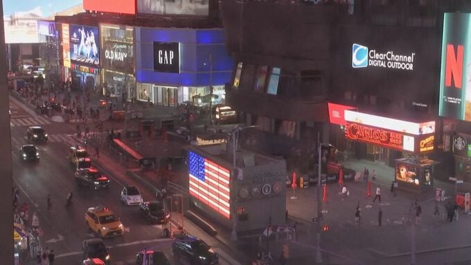 米・NYタイムズスクエアで銃撃 3人けが　17歳の少年を拘束|TBS NEWS DIG