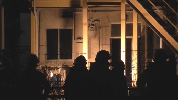 「1階から火が見える」夜のアパートで火事、住人男性が煙吸って搬送　鹿児島市東谷山|TBS NEWS DIG