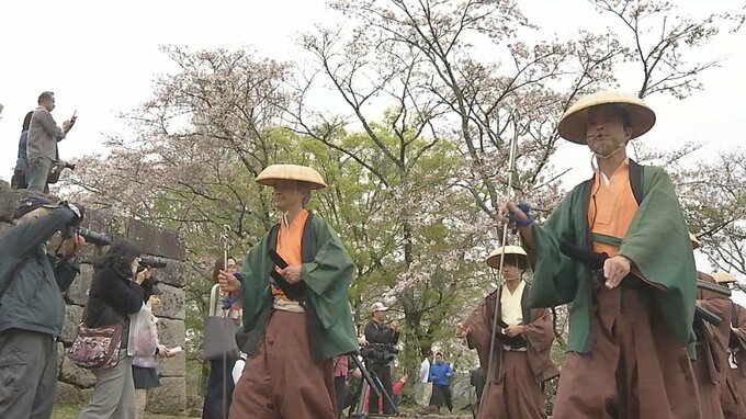 岡城さくらまつり 「桜」満開のもと約100人の大名行列　大分　|　大分のニュース｜OBS NEWS｜大分放送