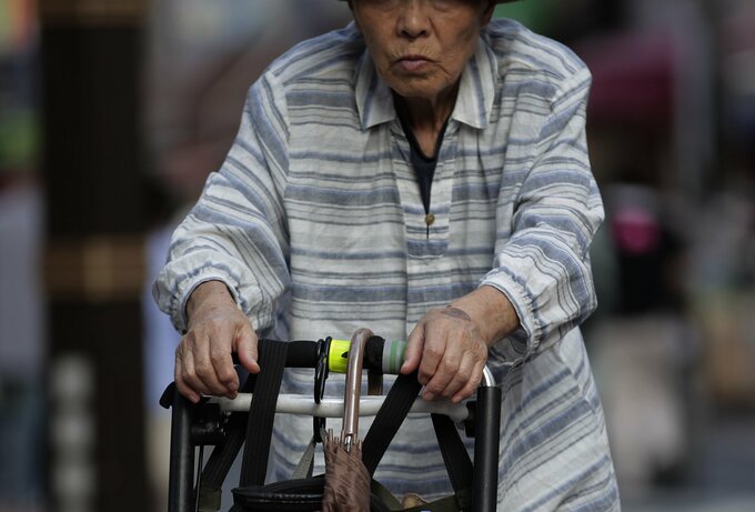 日本の100歳以上人口、初の10万人超え－長寿化で膨らむ社会保障費