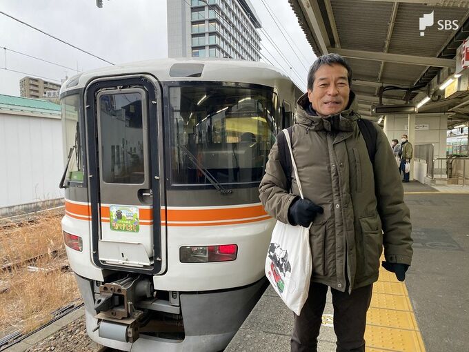 JR東海道線を走った超レアな臨時快速「大井川鐵道かけはし」号 大鉄の名物広報・山本豊福さんが車内放送「どうか門出駅まで足を運んで」|TBS NEWS DIG