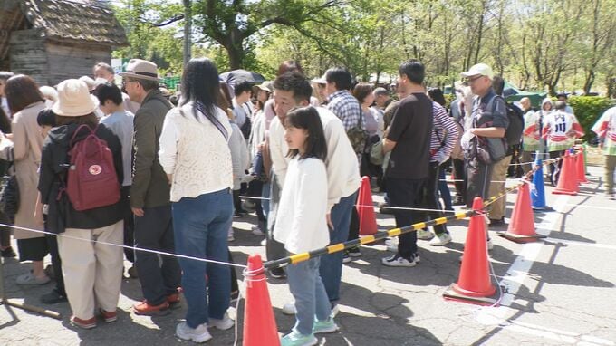 旬のタケノコに長蛇の列 石川最大の産地・金沢市内川地区で「たけのこまつり」とれたてのタケノコ並ぶ ごはん・天ぷら・煮物・たけのこバーガーも|TBS NEWS DIG