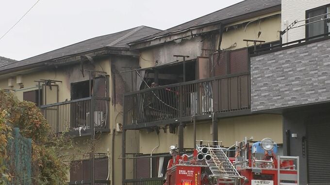 東京・府中市の木造アパートで火事　1人死亡　ポンプ車など23台が消火活動にあたり約2時間後に鎮圧|TBS NEWS DIG
