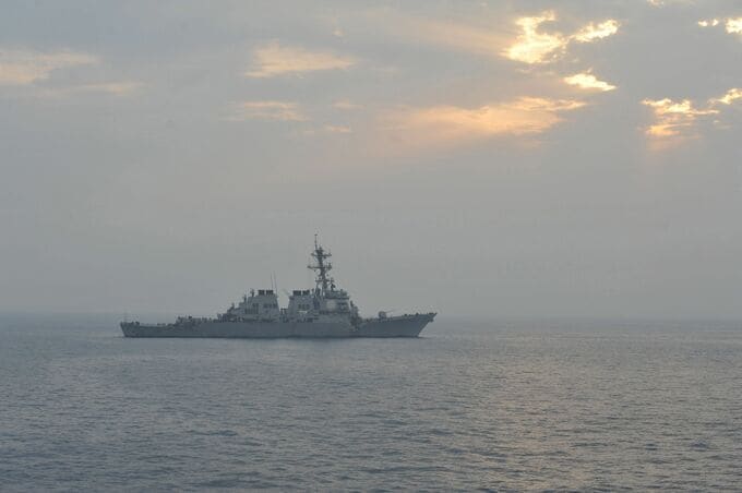 ホルムズ海峡への自衛隊派遣、日米首脳会談の焦点に－自民に慎重論