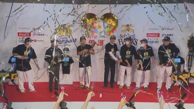【ソフトバンク】秋は”ビールかけ”の季節　優勝祝賀会･恒例行事の元祖はホークス？　4年ぶりのパリーグ優勝近づく|TBS NEWS DIG