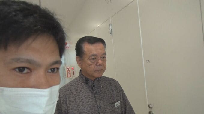 "セクハラ認定"の南城市長に市議会「早期の会見を」　市長は「弁護士にとめられている」と無言|TBS NEWS DIG