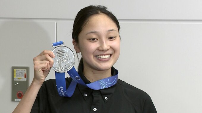 自身初の銀メダル、成田実生「メダルを毎回獲得できる選手に」競泳日本代表が帰国【世界選手権】|TBS NEWS DIG