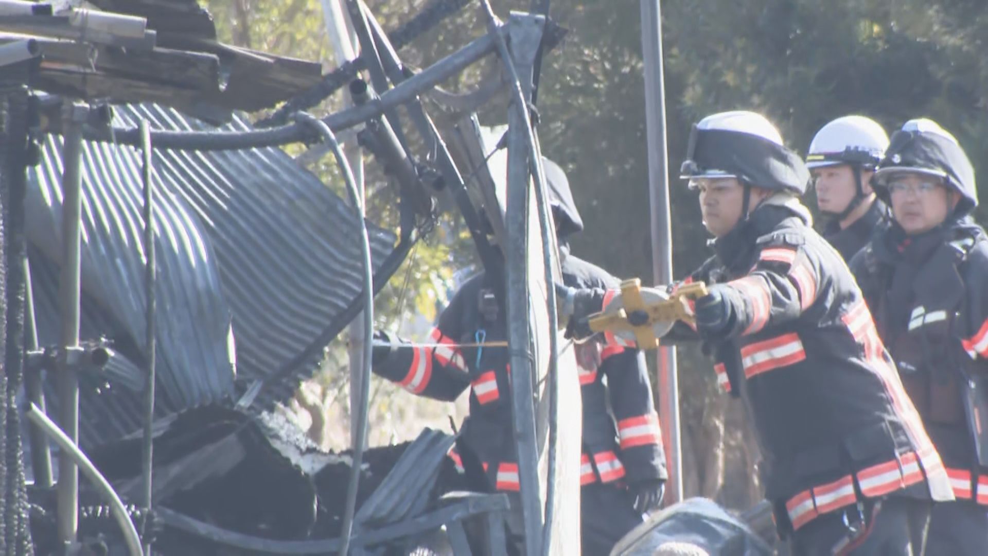 「建物が燃えている…」造園店の倉庫が全焼 けが人なし 火の気のない畑やビニールハウスが立ち並ぶ場所