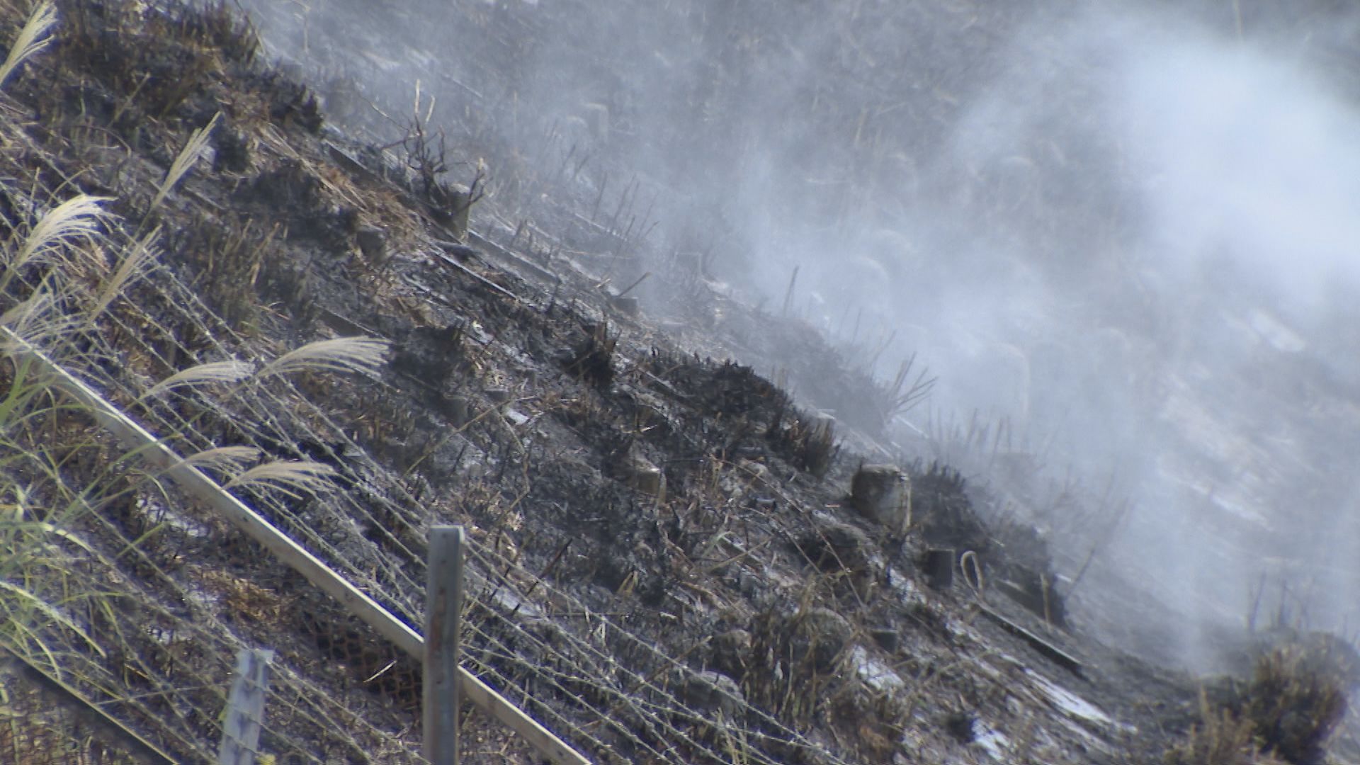 東海道新幹線の線路わき火災　のり面の工事の火花が原因