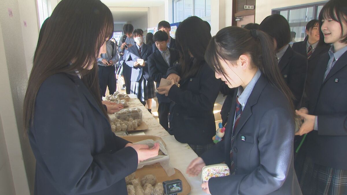 “放課後おにぎり”元教師が手作り「鶏めし」大分西高校で販売　腹ペコ部活生に大人気