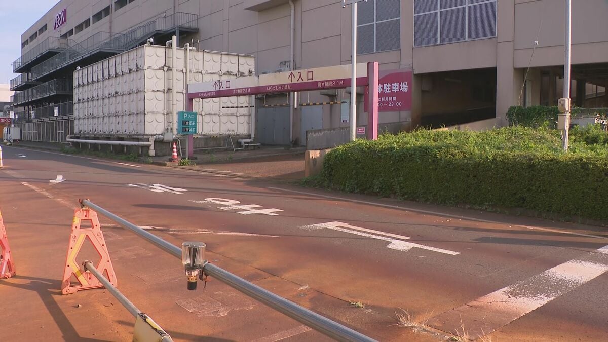 サムネイル_商業施設駐車場の出入り口付近で3歳女児が乗用車にはねられ意識不明に 運転手の男を現行犯逮捕 新潟・燕市