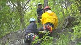 夏の登山シーズン到来　警察が山岳遭難を想定した救助訓練　山梨　|　山梨のニュース | ＵＴＹテレビ山梨