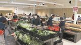道の駅「仁保の郷」朝市広場リニューアルオープンでにぎわい 近くの仁保川にはこいのぼりも|TBS NEWS DIG