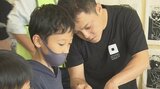 ねぶた師・立田龍宝さんが手ほどきする「金魚ねぶた作り」に小学生が挑戦！|TBS NEWS DIG