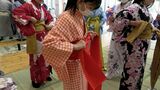 「自分で着た浴衣で夏祭りに」中学生が着付け体験　帯の結び方などに悪戦苦闘【岡山】　|　岡山・香川のニュース | 天気 | RSK山陽放送