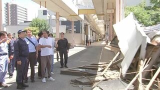 赤沢経産大臣　被災地・熊本を訪問　地震で倒壊した家屋などを視察　地元企業にも足を運び復旧復興に向けた意見交換会を実施| TBS CROSS DIG with Bloomberg