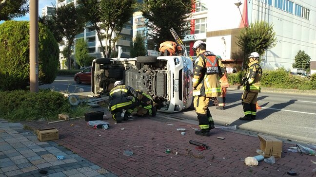 長野市中心部でワンボックスカーが横転　20代女性が軽いけが　右折しようとした乗用車と衝突　長野大通りの信号機のある交差点|TBS NEWS DIG