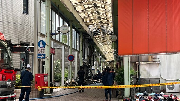未明のアーケードで「建物が燃えている」と通報　和菓子店など複数店舗を焼く火災　けが人なし【長崎・島原市】|TBS NEWS DIG