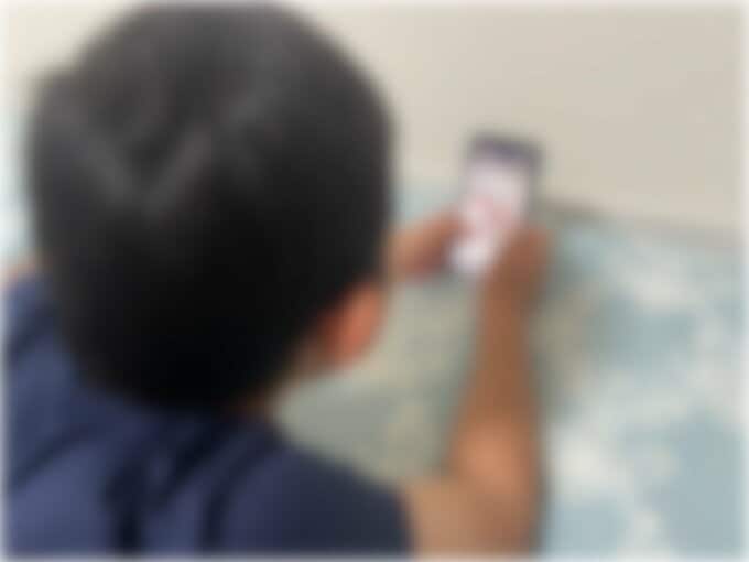 夏休みこそ気をつけたい！ 小児科医が伝える“子どもの睡眠とスマホの関係”　日中の集中力や注意力低下につながるおそれも|TBS NEWS DIG