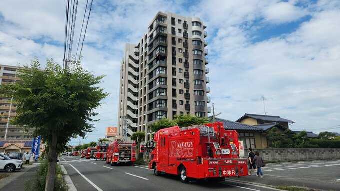 中津市の１３階建てマンションで一室焼ける火事　住人男性を搬送命に別状なし|TBS NEWS DIG