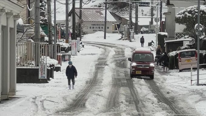 3月後半なのに…朝から雪かき、「暴風雪警報」出た地域も　一転、季節は一気に春へ…最高気温20度超予想も　|　BSSニュース | BSS山陰放送