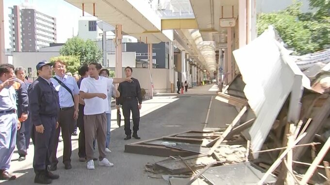 赤沢経産大臣　被災地・熊本を訪問　地震で倒壊した家屋などを視察　地元企業にも足を運び復旧復興に向けた意見交換会を実施
