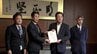 安定的な雇用確保を求め、岩手県や盛岡市などが経営者でつくる団体に要請書を手渡す　|　IBC NEWS | IBC岩手放送