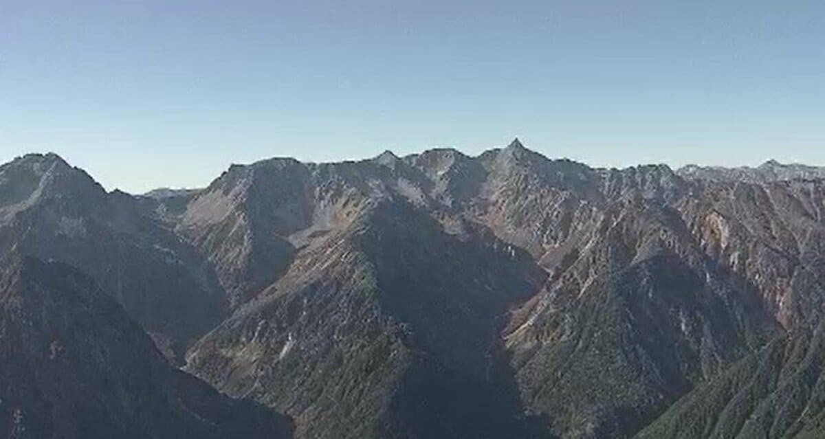 北アルプス槍ヶ岳頂上へ向け登山中に約100メートル滑落 49歳女性