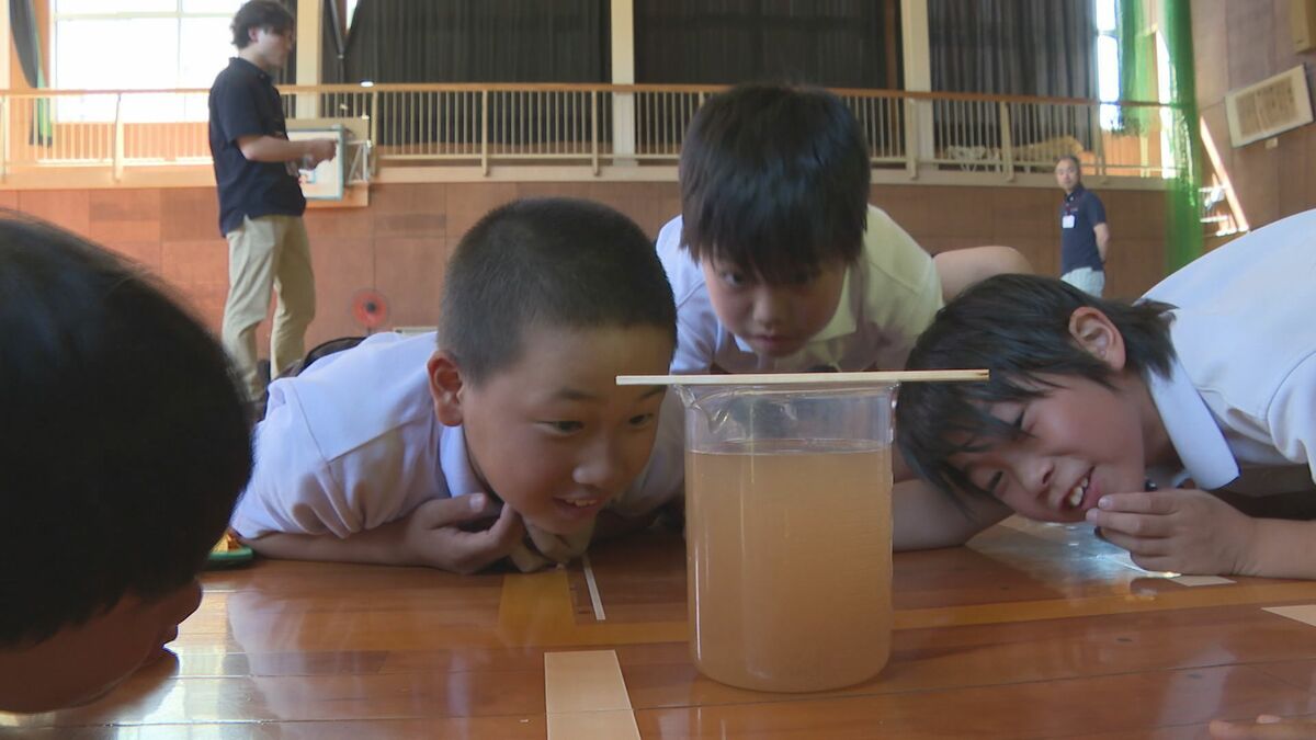 蛇口の水はどこから来るの？」水道週間にあわせ小学校で「水の教室