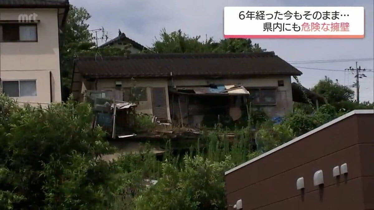 家の真下はコンビニ 6年以上放置され傾き続ける家屋に募る不安 潜む
